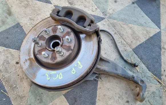 Nissan Navara D23 Front wheel hub spindle knuckle 