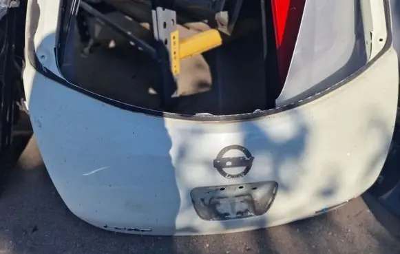 Nissan Leaf I (ZE0) Tailgate/trunk/boot lid