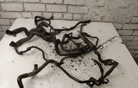 Volkswagen Golf Plus Coolant pipe/hose 
