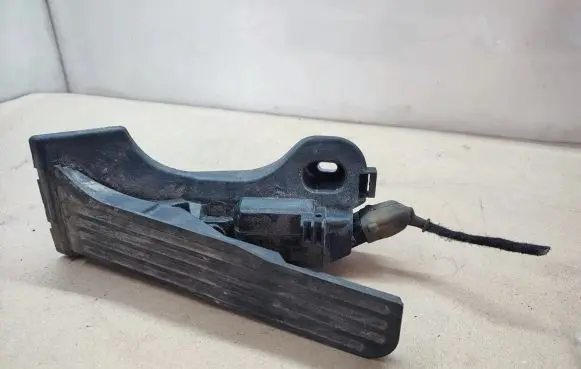 Volkswagen Touran I Accelerator throttle pedal 1T1721503H