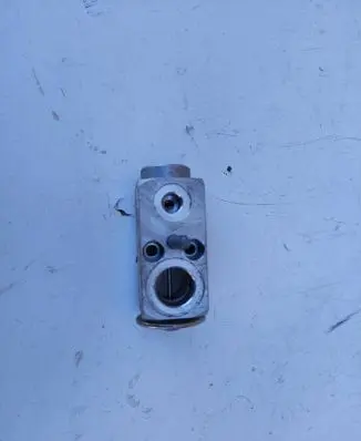 Mercedes-Benz E W213 Air conditioning (A/C) expansion valve A0998300600 T29801BA 327567