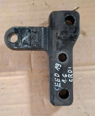KIA Ceed Engine mounting bracket