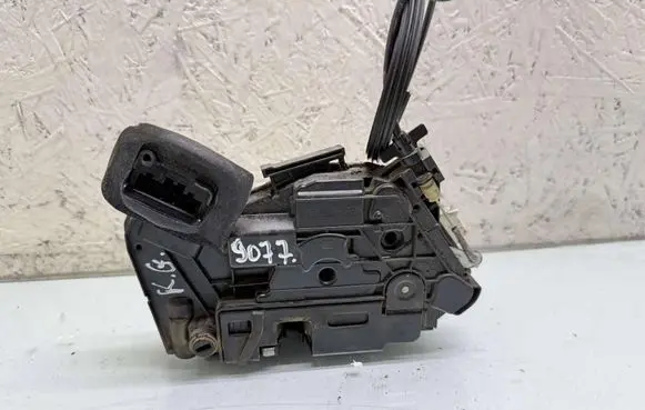 Seat Leon (5F) Rear door lock 5K4839015R