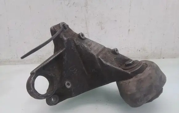 Skoda Superb B5 (3U) Gearbox mounting bracket 8D0399114S