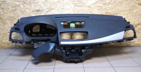 Renault Megane III Dashboard 681000022R