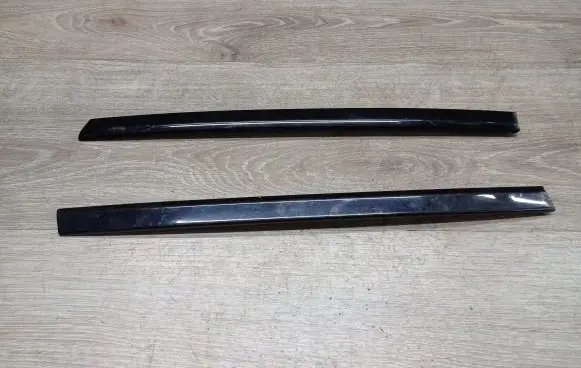 Volvo XC70 Rear glass trim 