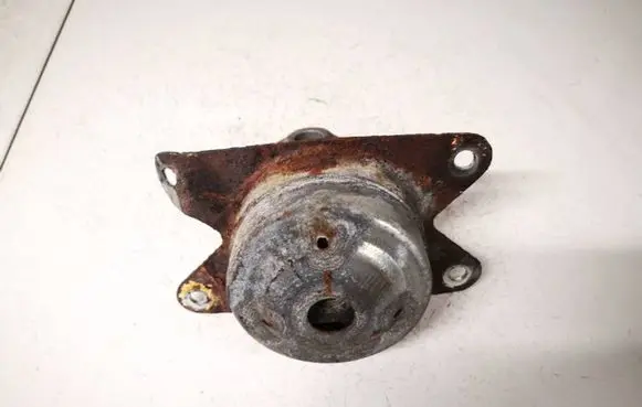 Opel Zafira A Engine mount bracket 90538543