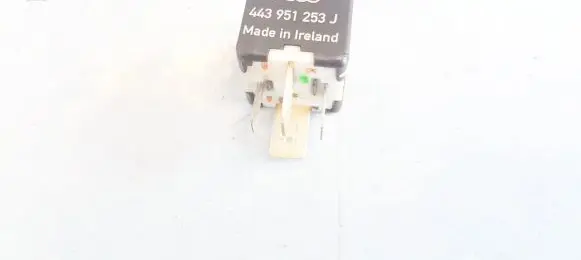 Volkswagen PASSAT B5 Other relay 443951253j 899511000
