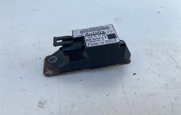Renault Scenic I Airbag deployment crash/impact sensor 7700437301A