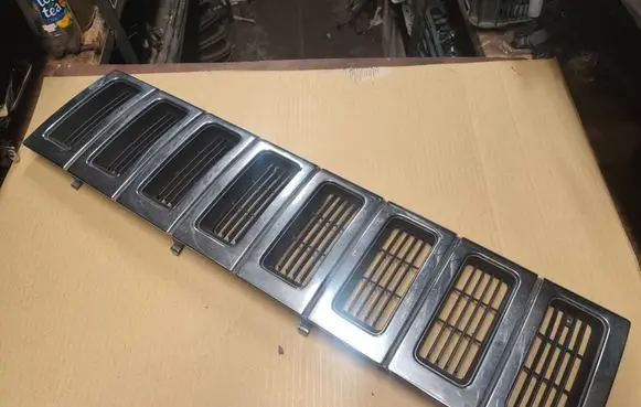Jeep Cherokee XJ Front grill 55054889
