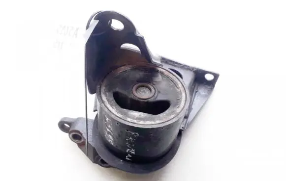 Nissan Primera Engine mount bracket