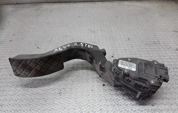 Audi A6 S6 C5 4B Accelerator throttle pedal 8D1721523