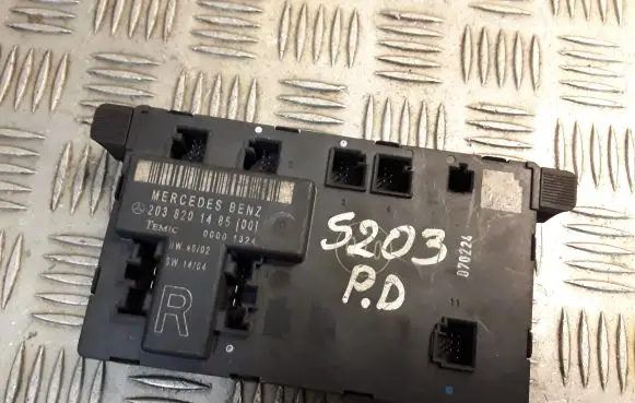 Mercedes-Benz C W203 Door control unit/module 2038201485 A2038201485