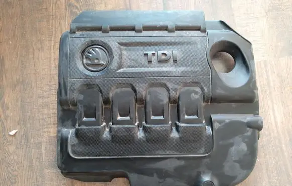 Skoda Yeti (5L) Engine cover (trim) 04L103925T