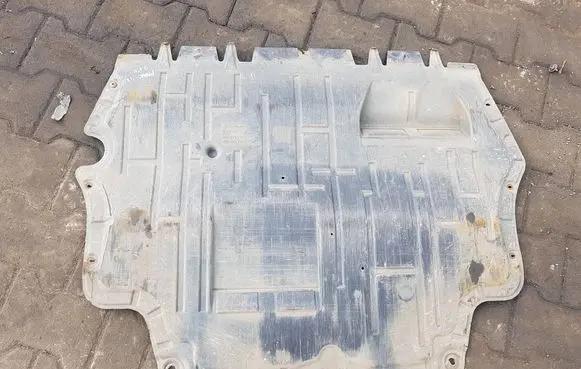 Volkswagen PASSAT B7 Engine splash shield/under tray 3C0825237HXAUTOPX 3C0825237H 3C0825235M