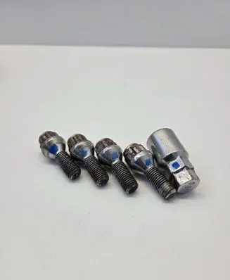 BMW 5 E60 E61 Anti-theft wheel nuts and lock 3838