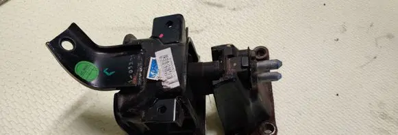 Hyundai i10 Engine mount bracket 21830B4010