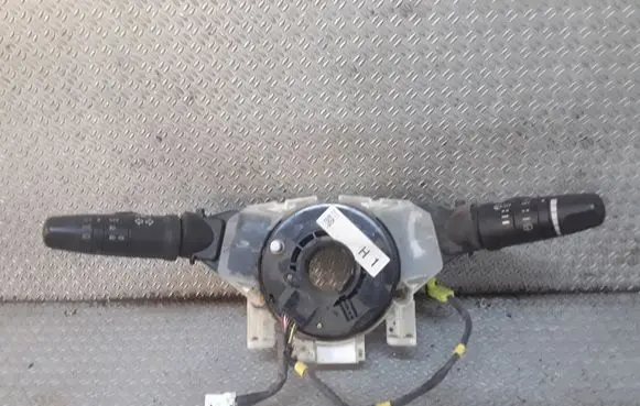 Nissan X-Trail T30 Wiper turn signal indicator stalk/switch 255608H905