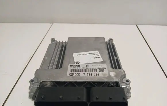 BMW 1 E81 E87 Engine control unit/module 7798180 7798888 0281012501