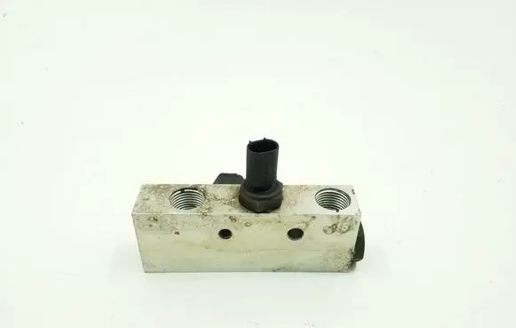 Mercedes-Benz CL C215 Valve A2203200051