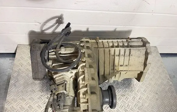 Gearbox transfer box case