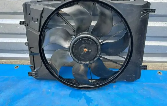 Mercedes-Benz C W204 Electric radiator cooling fan A2049060212