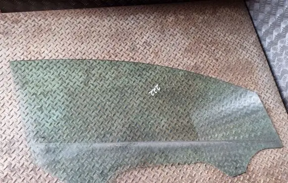 Ford Fiesta Front door window/glass (coupe) 8A61B21410A