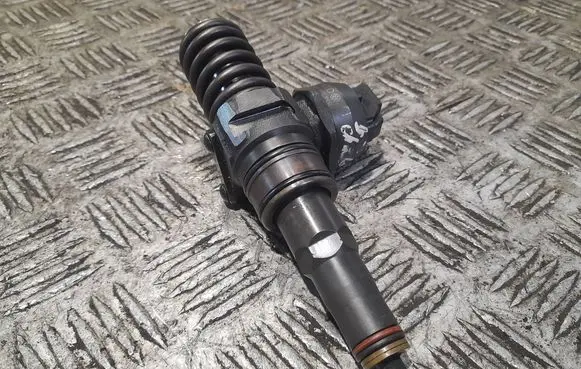 Volkswagen Golf V Fuel injector 038130073ag 0414720215