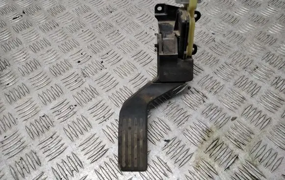 Ford Focus Accelerator throttle pedal 2M519F836