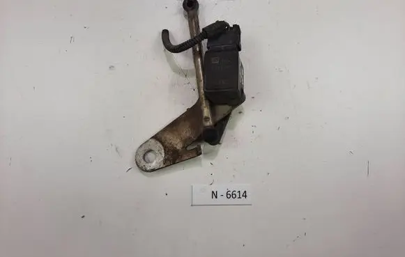 Headlight/headlamp level sensor