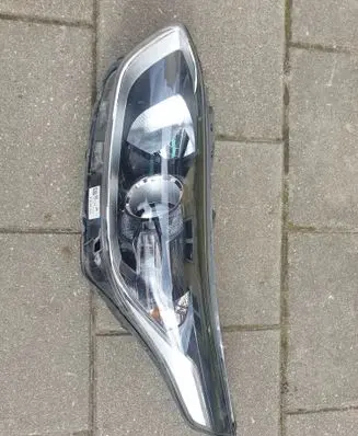 KIA Ceed Headlight/headlamp 92101J7050