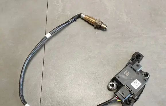 Volkswagen Tiguan Lambda probe sensor 05L906261L 0281009351