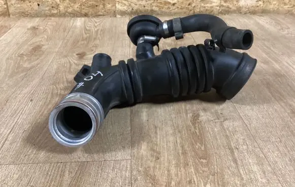 Engine coolant pipe/hose