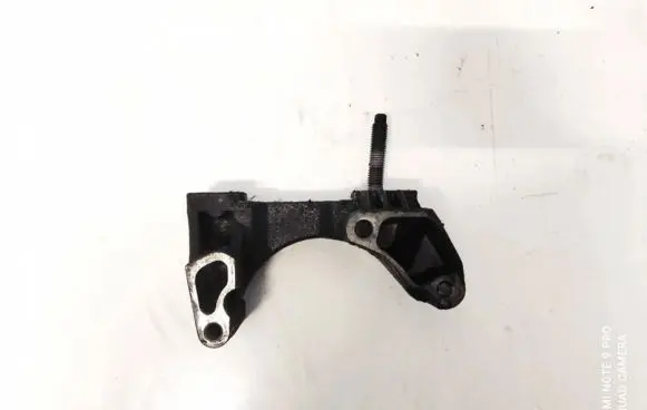 Ford Mondeo MK IV Engine mounting bracket