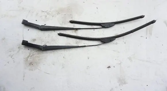 Nissan Navara D40 Front wiper blade arm SKO62581