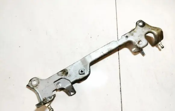 Toyota Avensis T250 Engine mounting bracket