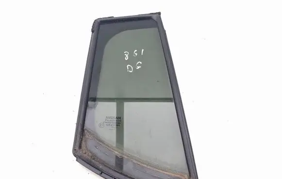 Nissan Leaf II (ZE1) Rear vent window glass 822725SL0A