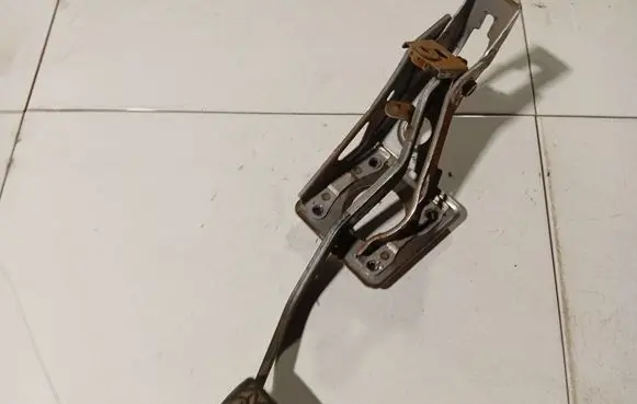 Toyota Corolla Verso E121 Brake pedal 
