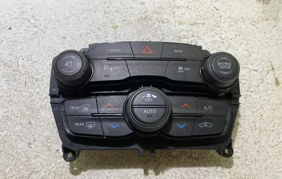 Dodge Challenger Climate control unit 8040540 5PG702XCAD GH28022
