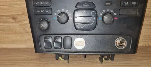 Volvo XC70 Climate control unit 8691876