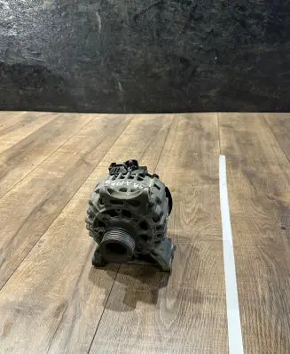 Mercedes-Benz A W169 Generator/alternator A2661540802 106017218 2642955B