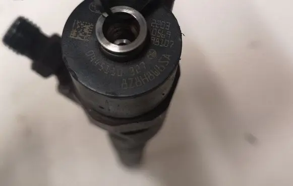 Opel Insignia A Fuel injector 0445110327