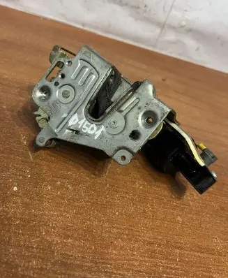 Mercedes-Benz C W202 Rear door lock 2027300535 D1501