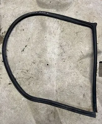 Mitsubishi Pajero Front door rubber seal 