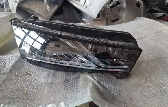 Skoda Octavia Mk4 Headlight/headlamp 5E4941016A