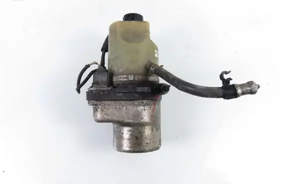 Ford Focus C-MAX Power steering pump 4M513K514AD