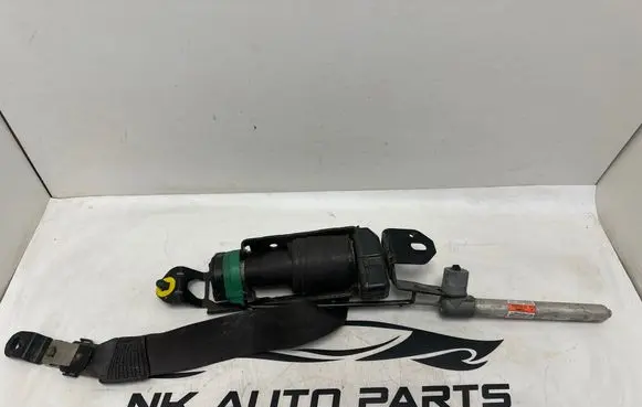 Volvo V70 Front seatbelt 