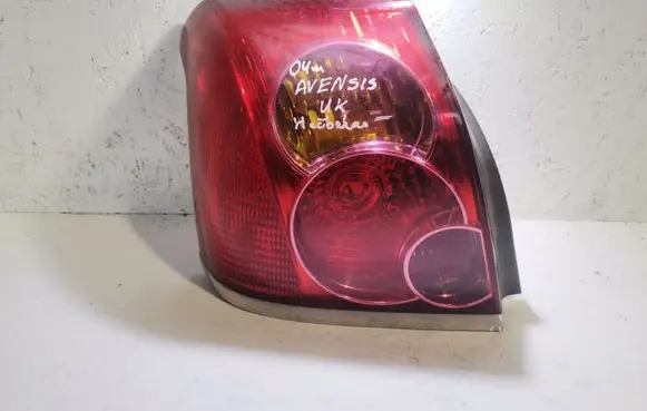 Toyota Avensis T220 Rear/tail lights