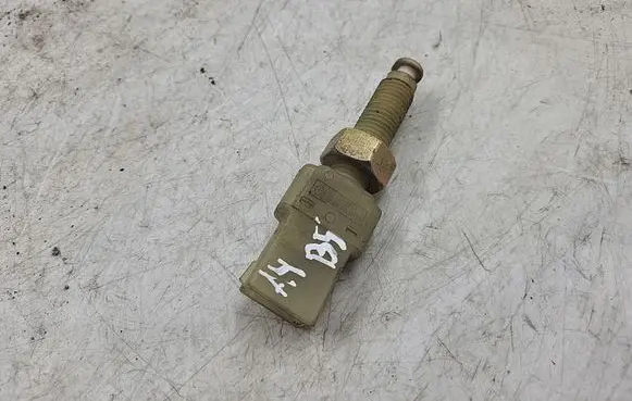 Audi A4 S4 B5 8D Brake pedal sensor switch 443945515