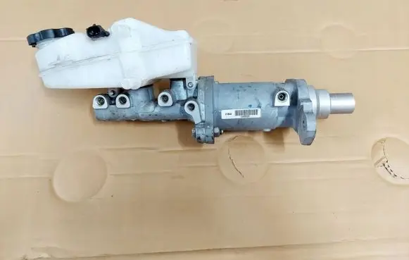 Opel Ampera Master brake cylinder 32072541